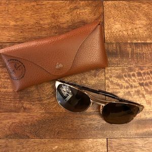 Ray Ban Wayfarer Sunglasses with Gold Metal Frames